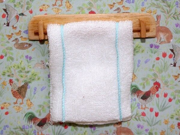 Kitchen Towel Rack & Towel, Doll House Miniature, Kitchen, Bathroom Accessory