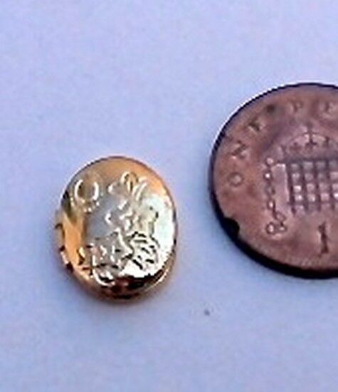 Gold Compact, Doll House Miniatures. Bedroom Makeup Make Up Accessory 1:12th