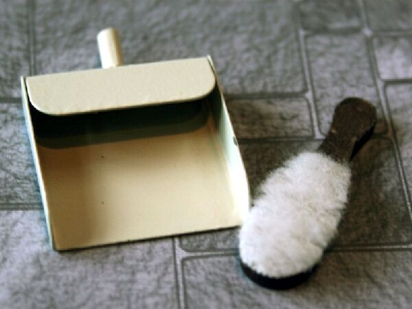 White Dustpan & Brush, Doll House Miniature, Cleaning Tools