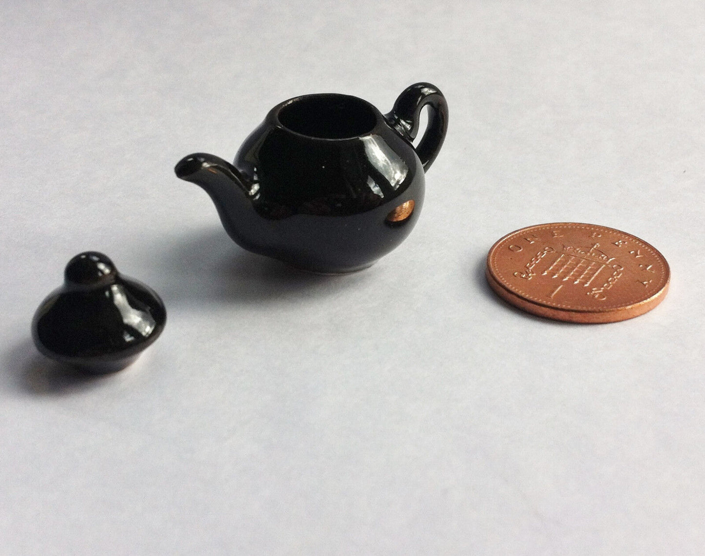 Brown Betty Teapot, Dolls House Miniatures Kitchen Accessory 1.12 Scale