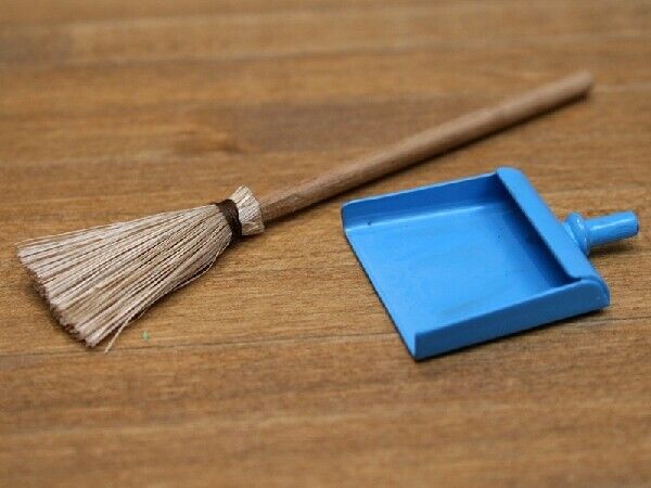 Sweeping Brush & Blue Dustpan, Miniature Item, Cleaning Product, 1/12th Scale