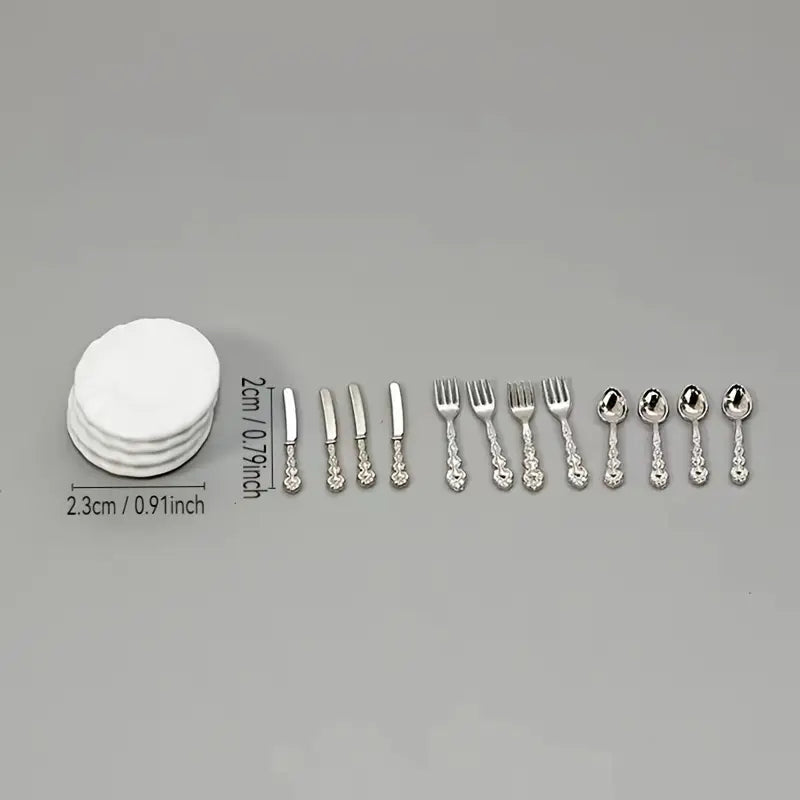4 Dining Plates & Cutlery, Dolls House Miniature Dinner