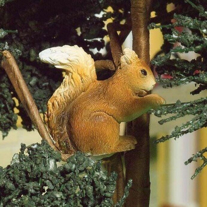 Nuttella The Squirrel, Dolls House Miniature, 1.12th Scale, Rodent Garden Animal