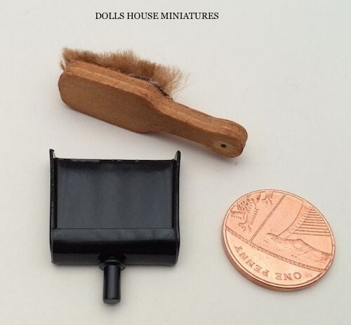 Dustpan & Hand Brush, Miniature. Dolls House Miniature, Cleaning Equipment
