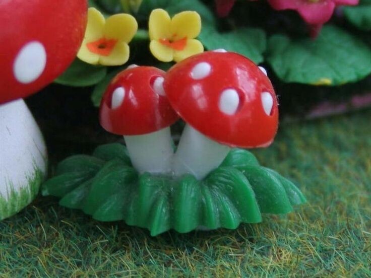 2 Toadstools, Dolls House Garden Flowers Plants Miniatures