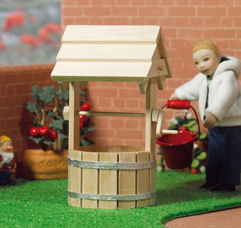 Wooden Garden Wishing Well, Miniature Dolls House, 1.12 Scale Garden