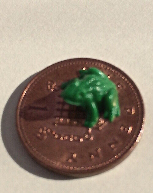 Set of Six Tiny Green Frogs, Doll House Miniatures, Miniature Frogs, Toads
