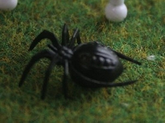 3 Black Spiders miniatures insects garden outdoor, Halloween, Creepy Crawly, UK