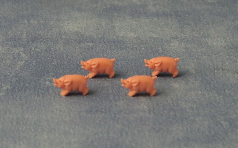 4 Toy Pigs, Dolls House Miniatures 15mm Long, Miniature Piggy. Piggies