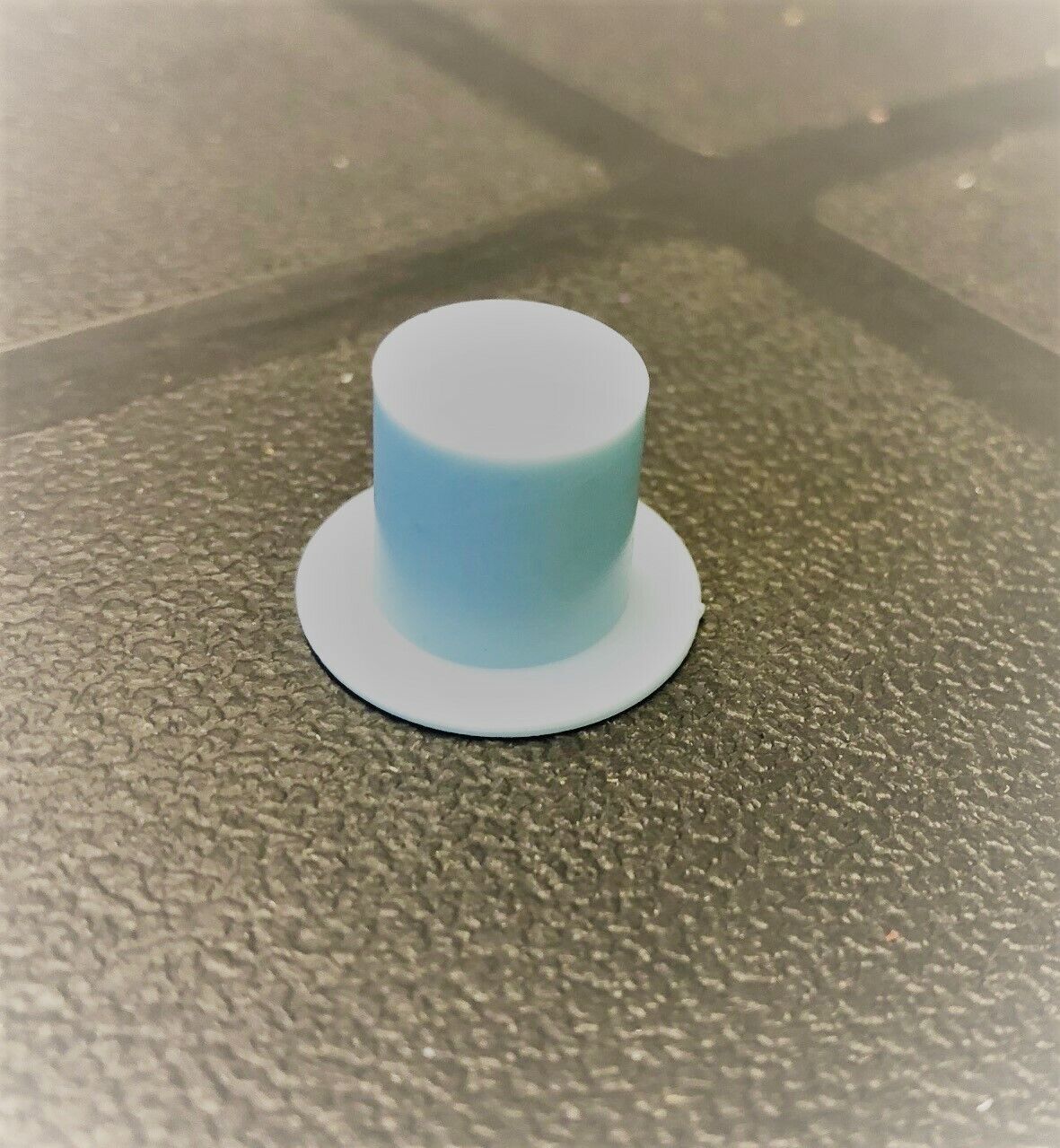 1 Blue Small Plastic Top Hat , Miniature Dolls House Miniatures Clothing