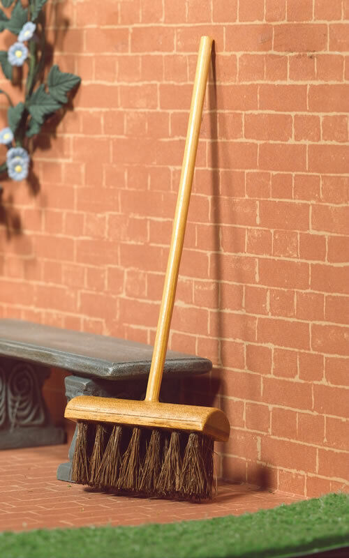 Yard Brush / Broom, Dolls House Miniatures, Garden Accessory, 1,12 Scale