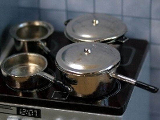Pans Set Silver, Dolls House Miniatures, Kitchen Accessory, 1.12th Scale