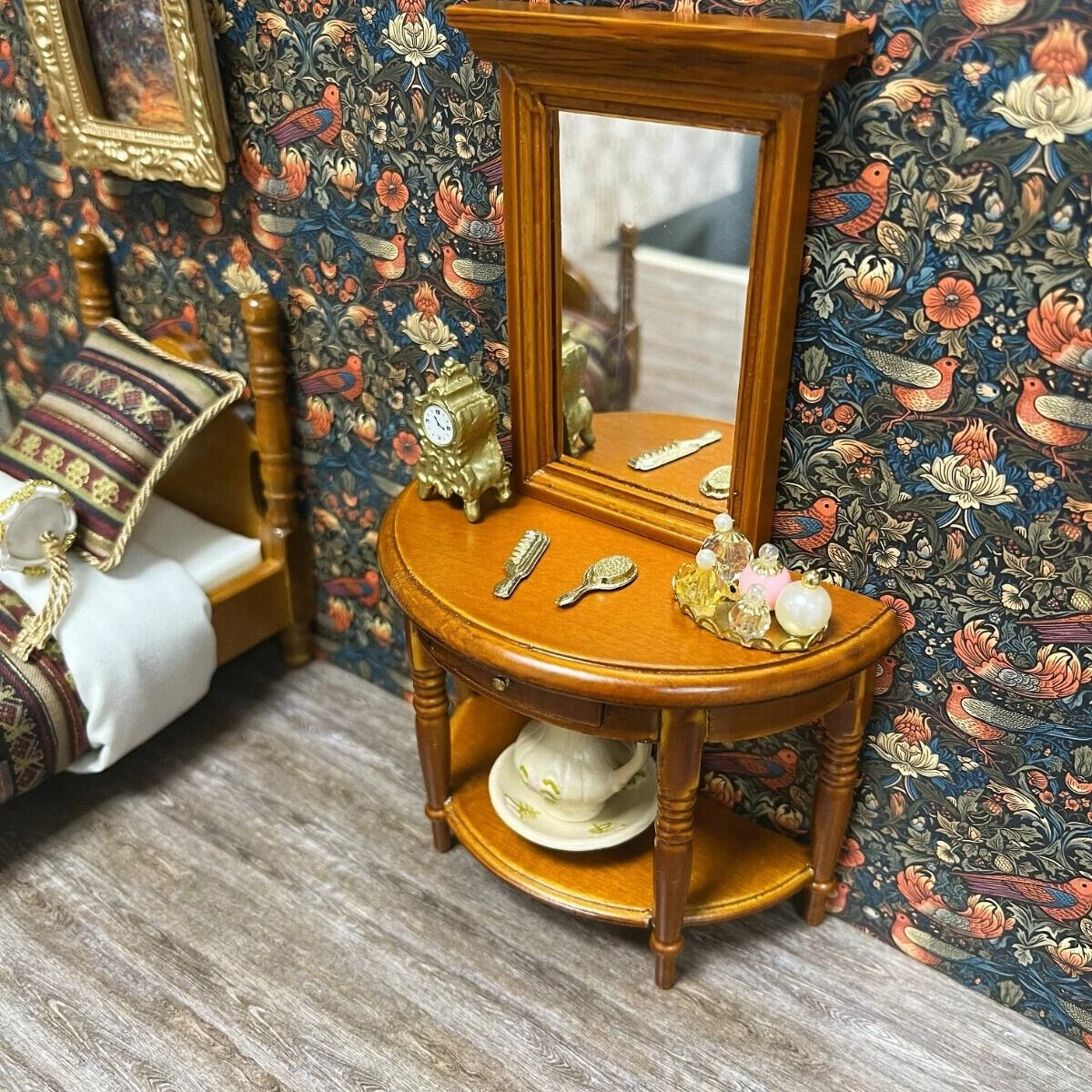 Gold Mantel Clock, Dolls House Miniatures, 1.12 Scale Mantle