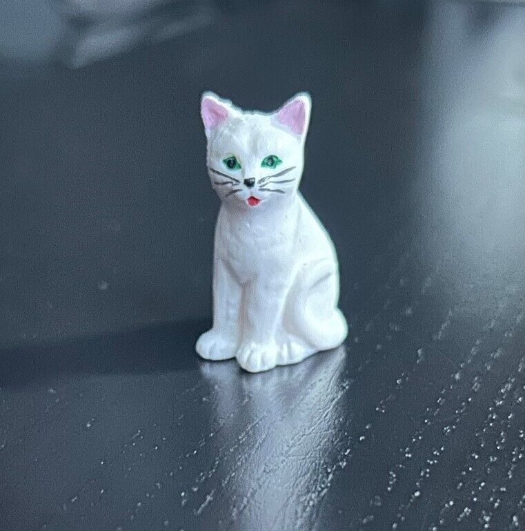White Sitting Cat, Doll House 1:12th Scale Miniature Pussy Cat