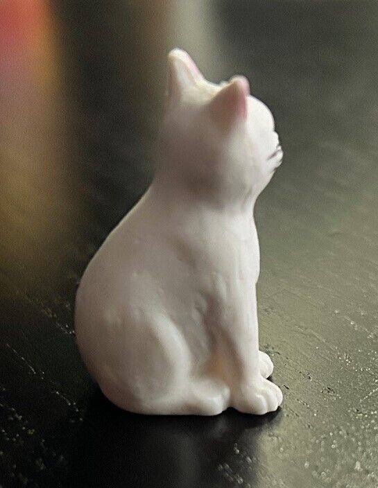 White Sitting Cat, Doll House 1:12th Scale Miniature Pussy Cat