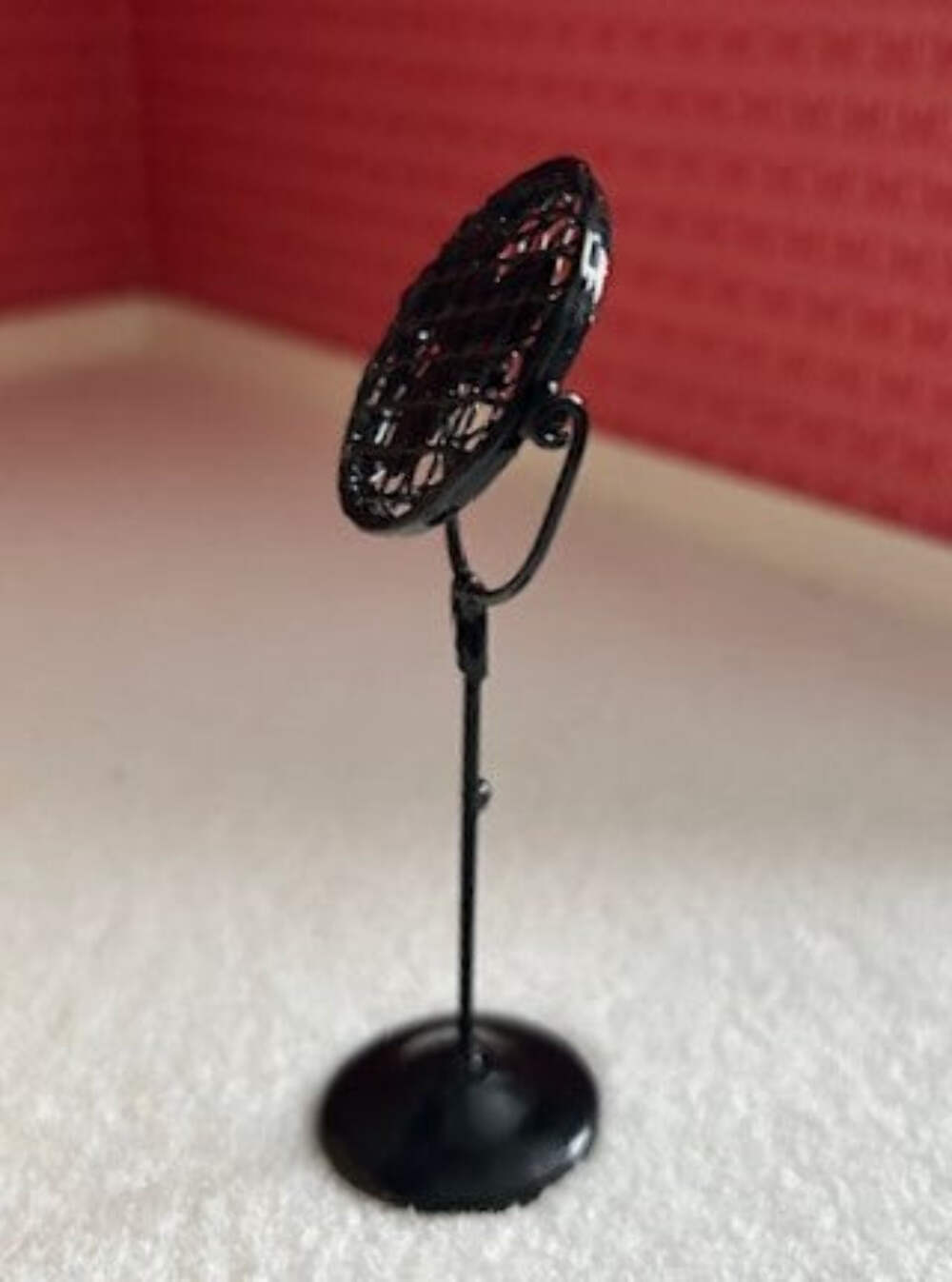 Dolls House Black Floor Standing Fan, Miniature Fan, 1.12 Scale Made of Metal