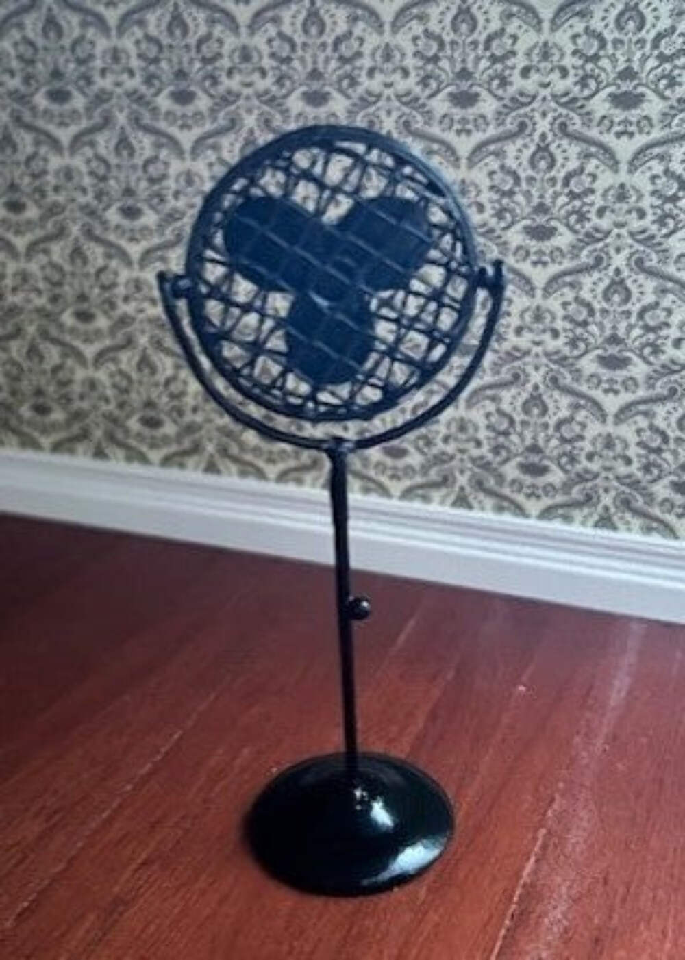 Dolls House Black Floor Standing Fan, Miniature Fan, 1.12 Scale Made of Metal