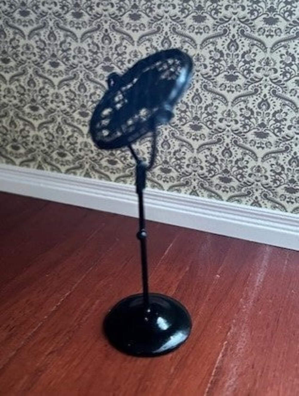 Dolls House Black Floor Standing Fan, Miniature Fan, 1.12 Scale Made of Metal