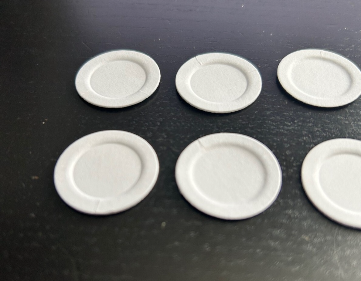 10 Paper Plates, Dolls House Miniatures Dining Accessory, Picnic Party, 25mm