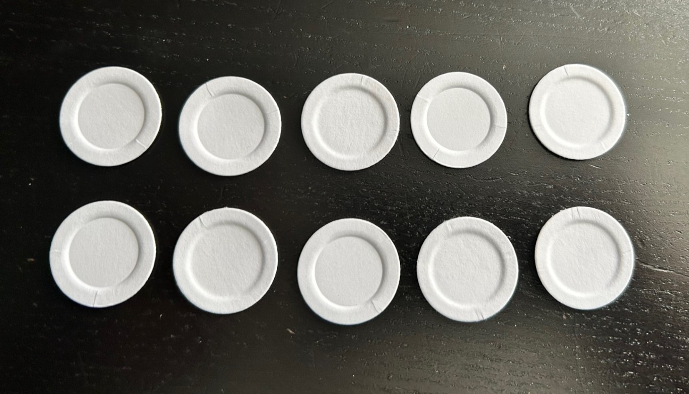 10 Paper Plates, Dolls House Miniatures Dining Accessory, Picnic Party, 25mm