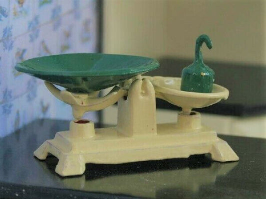 Weighing Scales Dolls House Miniature Kitchen Accessory 1:12 Scale