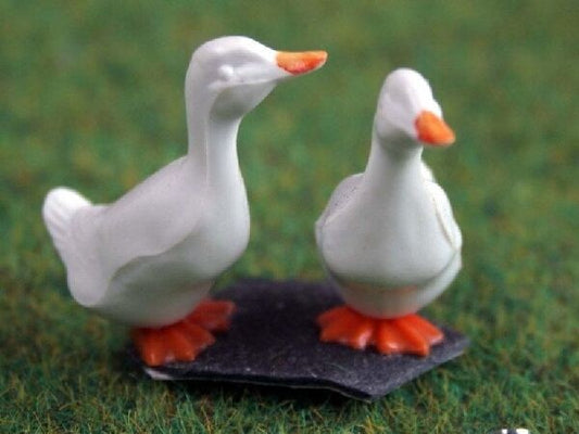 Pair Of Geese / Ducks Dolls House Miniature Pets & Animals 1/12 scale