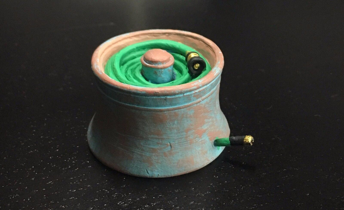 Garden Hose In Pot, Dolls House Miniatures, Garden Accessory, Tools 1.12 Scale