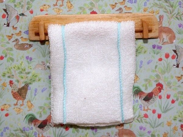 Kitchen Towel Rack & Towel, Doll House Miniature, Kitchen, Bathroom Accessory