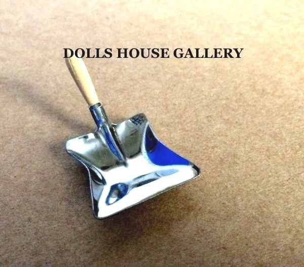 Dustpan with Wooden Handle, Dolls House Miniature, Tools & Accessories