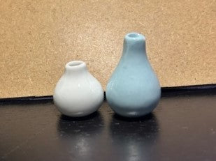 Blue & White Vases, Dolls House Miniatures, 1.12 Scale. Dolls vase
