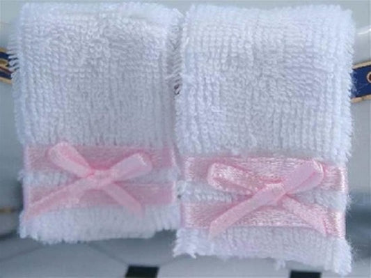 Two Towels Dolls House Miniatures, Bathroom Kitchen, Accessory 1,12 Scale