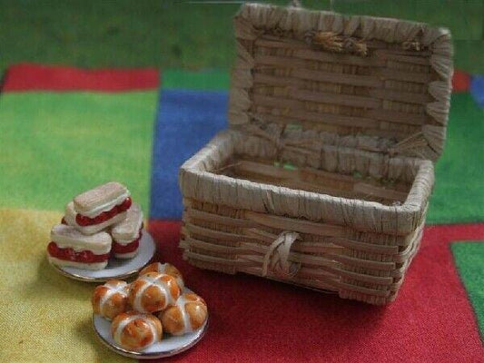 Straw picnic hamper basket, doll house miniature opening lid 1.12th scale