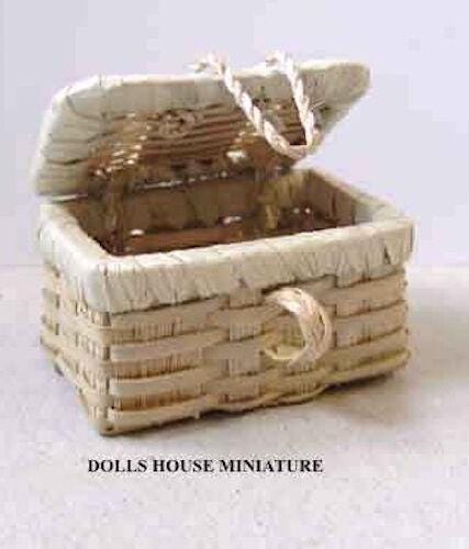 Straw picnic hamper basket, doll house miniature opening lid 1.12th scale