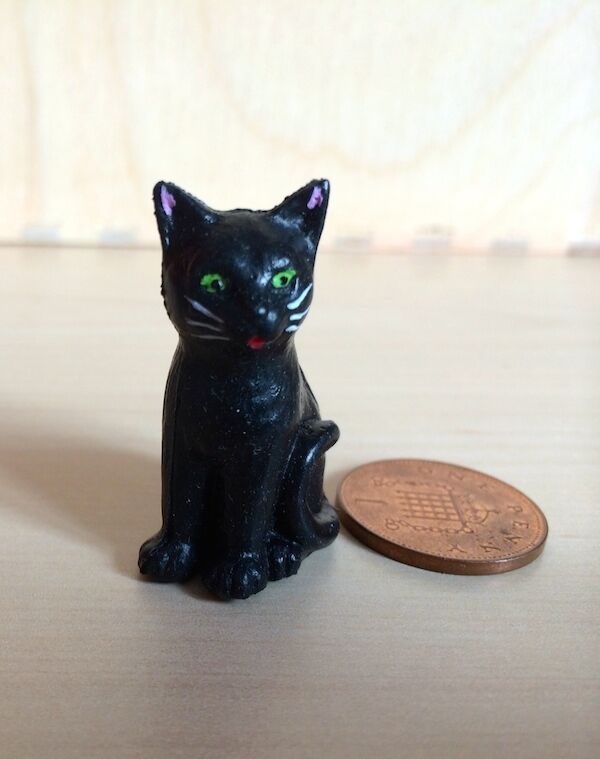 Black Sitting Cat, Doll House 1,12th Scale Miniature Pussy Cat