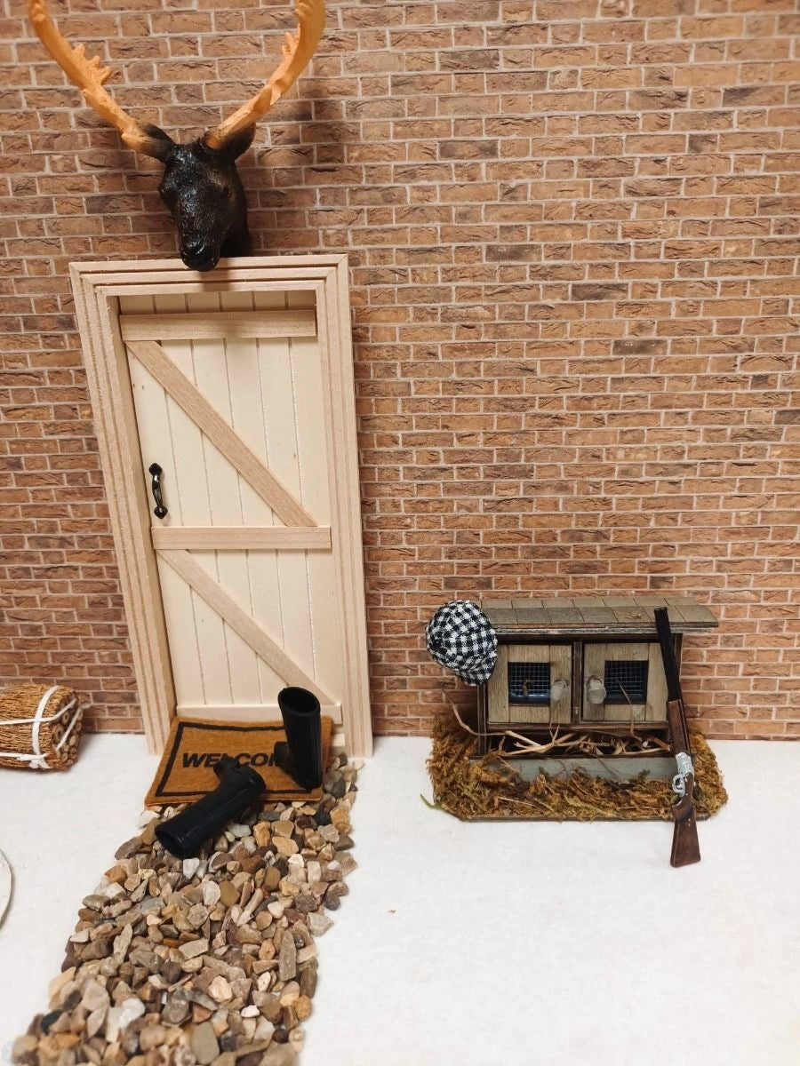 Rabbit Hutch, Dolls House Miniature Pet Hutch 1.12 Scale