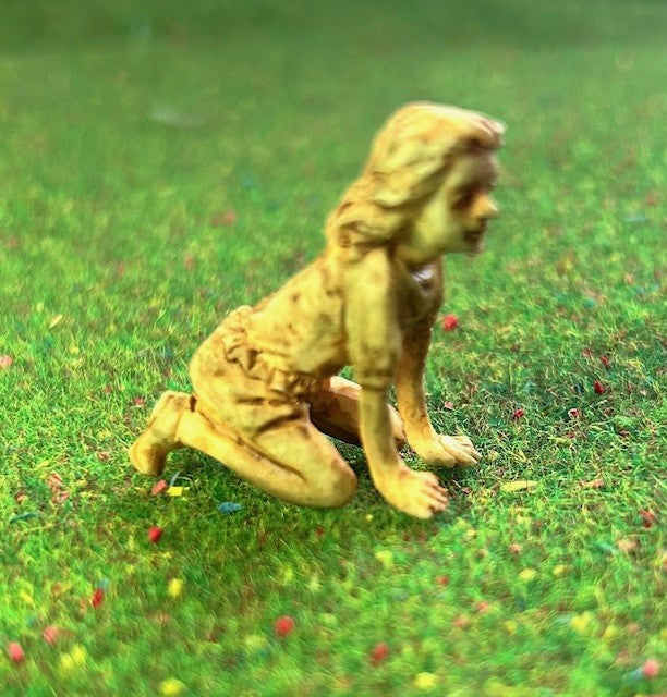 Girl Statue, Garden Accessory, Dolls House Miniature, Mansion Gardens